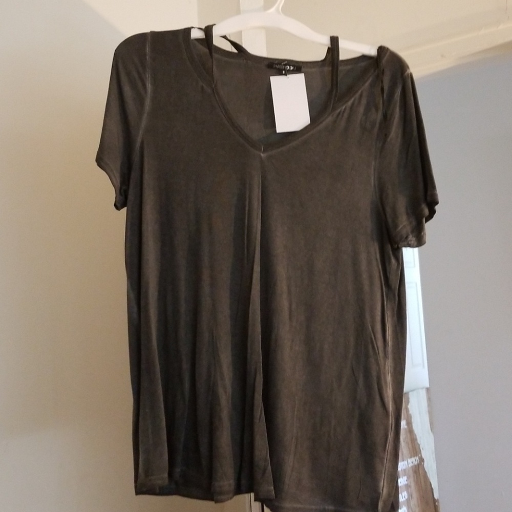 Cold shoulder tee